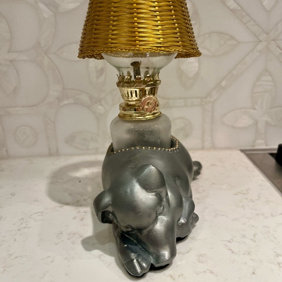 Morrison’s Steakhouse table top vintage Pig Oil Lamp, Gold Shade - Picture 2 of 7